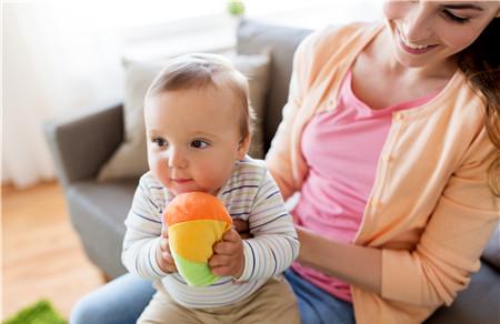 宝宝长牙厌食可以给他断奶瓶吗