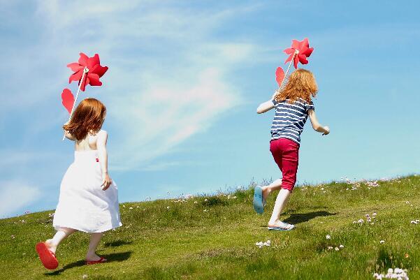 春天小孩出门需要戴帽子吗