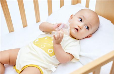 婴儿腰凳几个月开始时用 婴儿腰凳使用时间过早危害大
