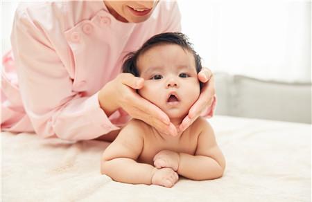 父母怎样做能缓解宝宝尿布疹