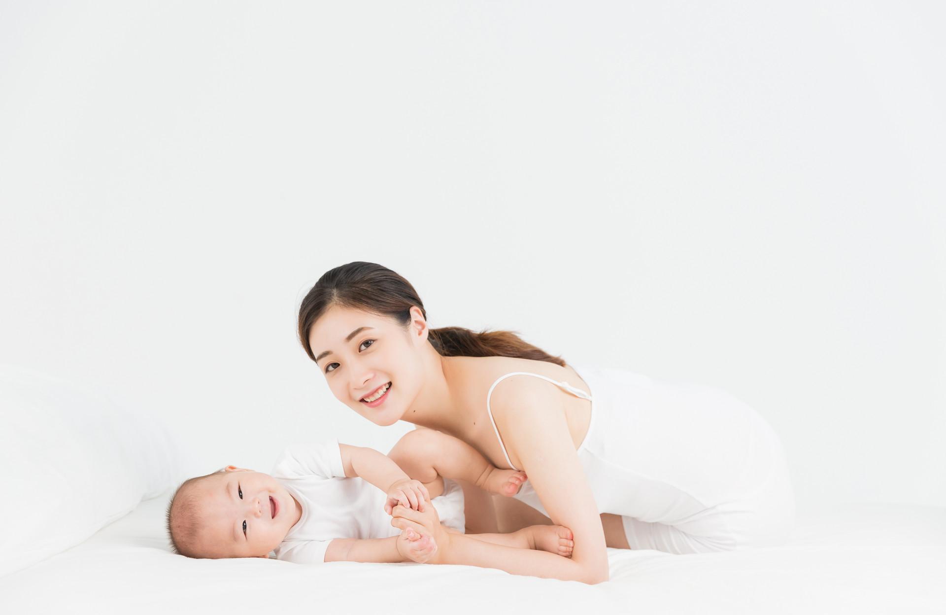 新生儿宝宝睡觉手脚抽搐是什么原因造成的